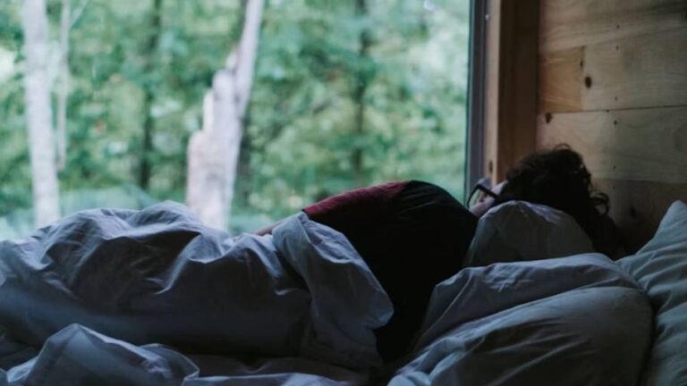 Side Effects of Sleeping Less Than 6 Hours